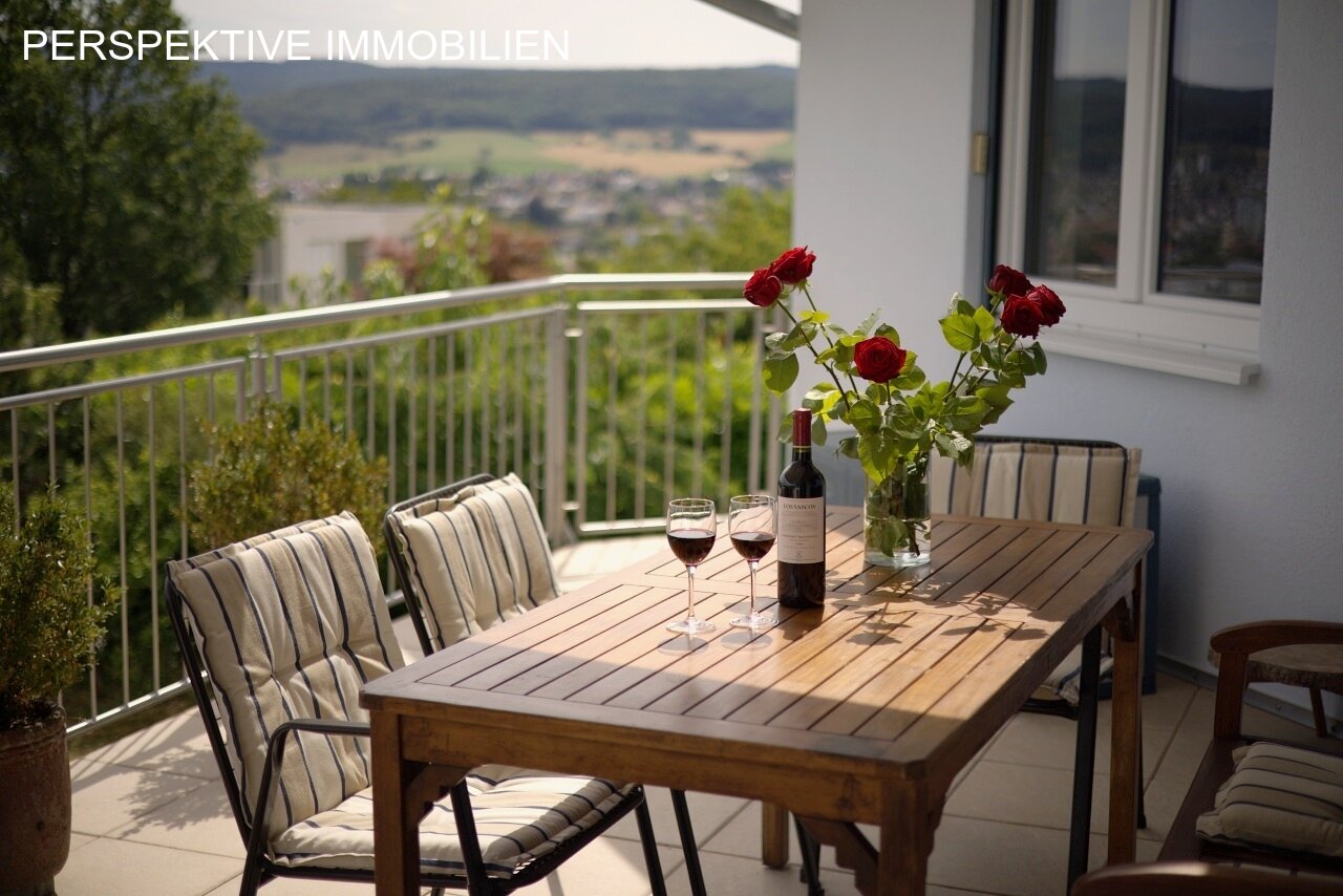 Terrasse mit Wein